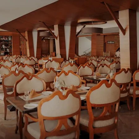 Amber Dale Luxury Hotel & Spa, Munnar-2