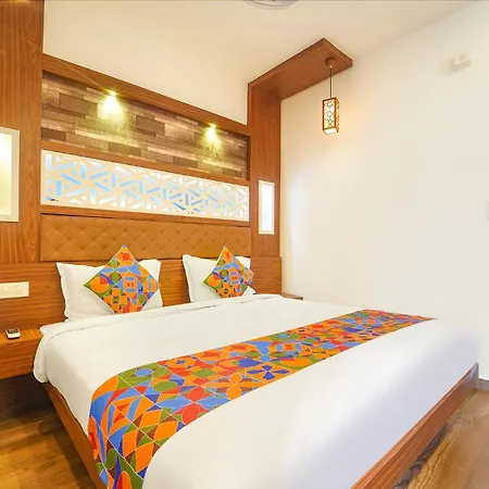 Fabhotel Qube - 800M From Ernakulam Junction South Railway Station-3