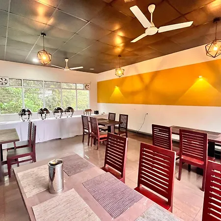 Nature Valley Farmhouse Resort By Raarees, Munnar #Lap Of Nature #Premium Rooms #Big Parking #Scenic View #Garden With Fireplace #Property Of The Year-3