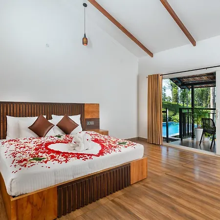Tealawn Pool Villa, Munnar-2