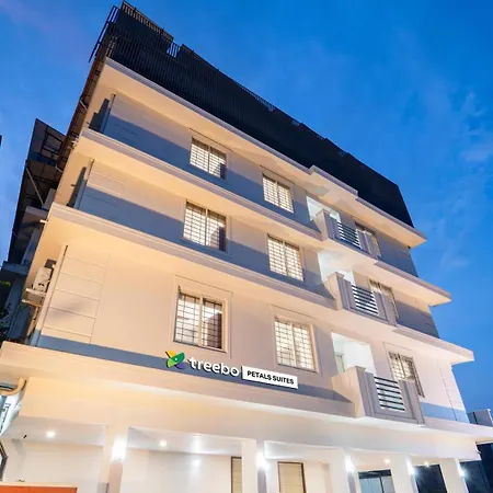 Treebo Petals Suites Marine Drive-2