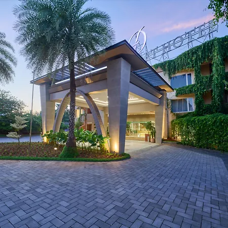 Flora Airport Hotel And Convention Centre Kochi-3