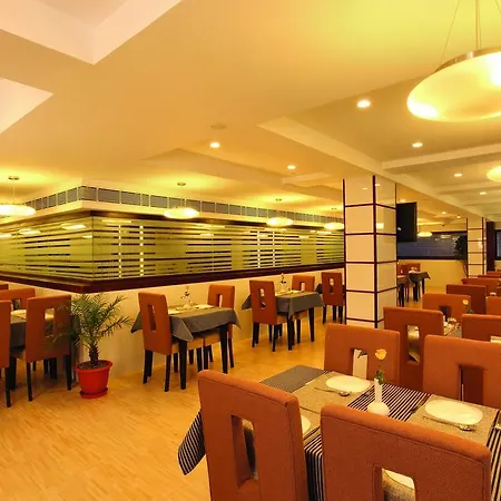 Holiday Vista Thekkady A Premium Hotel Near Periyar Wild Life Sanctuary With Sky View Pool-2