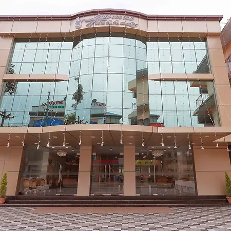 Hotel Livinns Thekkady-3