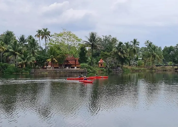 Muralee'S Riverside Villa In Kochi
