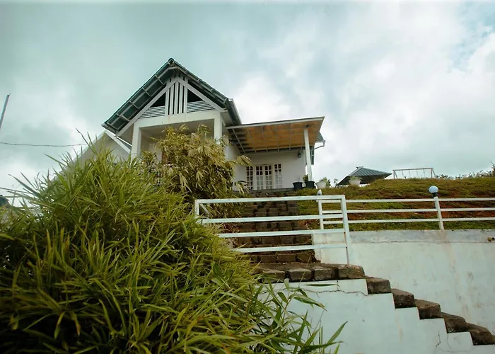 White Stone Vagamon Hilltop Cottage By Voye Homes , Private Villa With Scenic Mountain Views