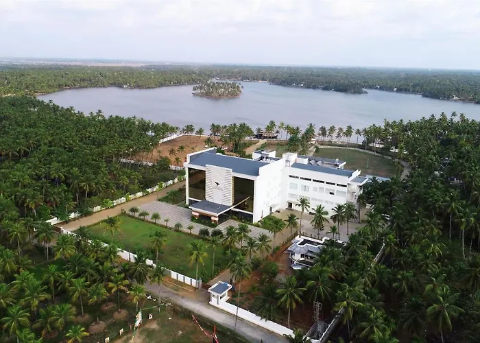 Blue Serene Backwater Resort Guruvayur