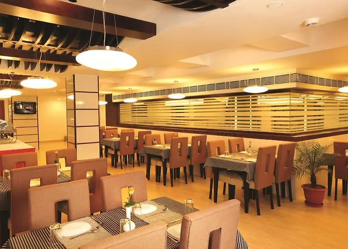 Holiday Vista Thekkady A Premium Hotel Near Periyar Wild Life Sanctuary With Sky View Pool