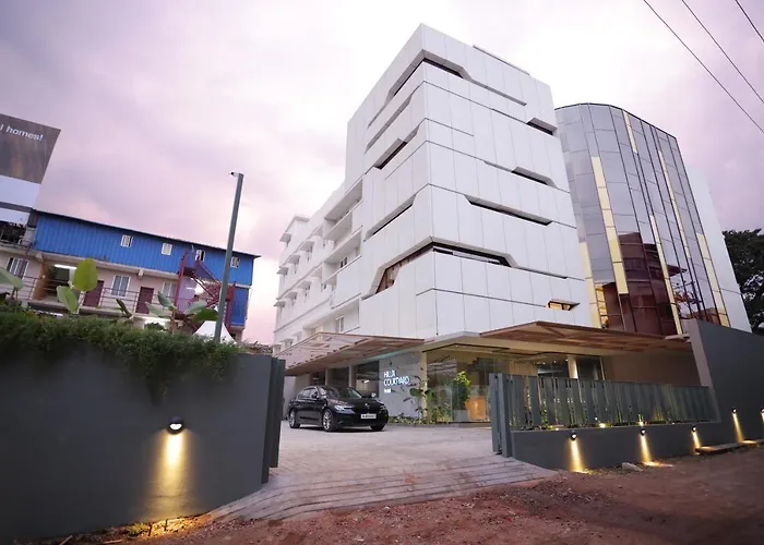 Hilux Courtyard Hotel Palakkad