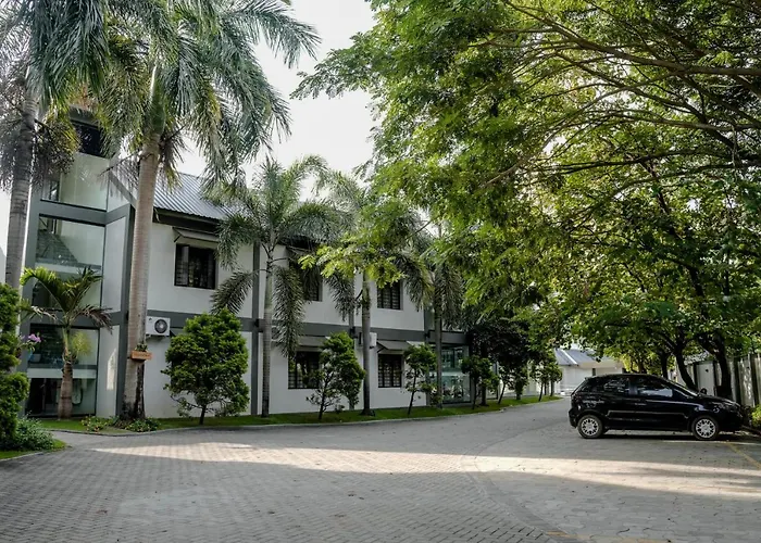 Hotel Palm Shore Palakkad