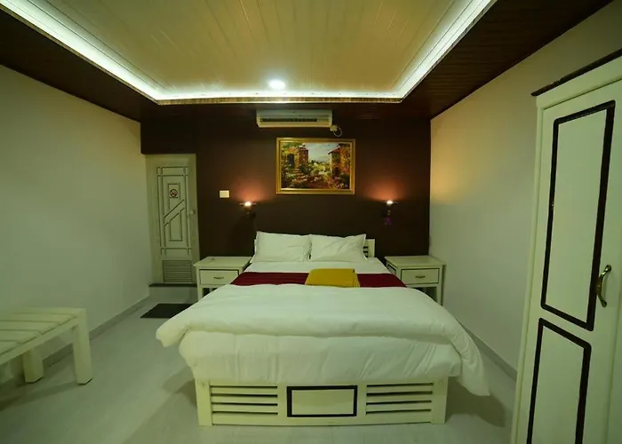 Yaz Travel Inn Alappuzha
