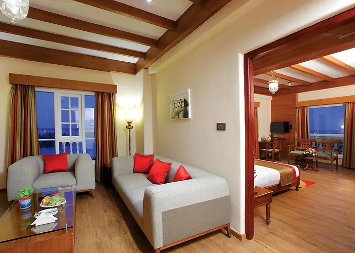 Le Maritime Kochi Hotel