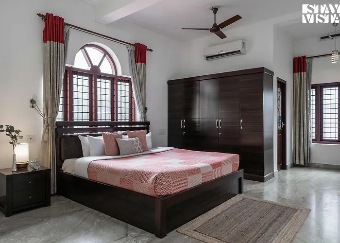 Stayvista At Periyar Palace- Pet Friendly, River View Villa With Garden Kochi