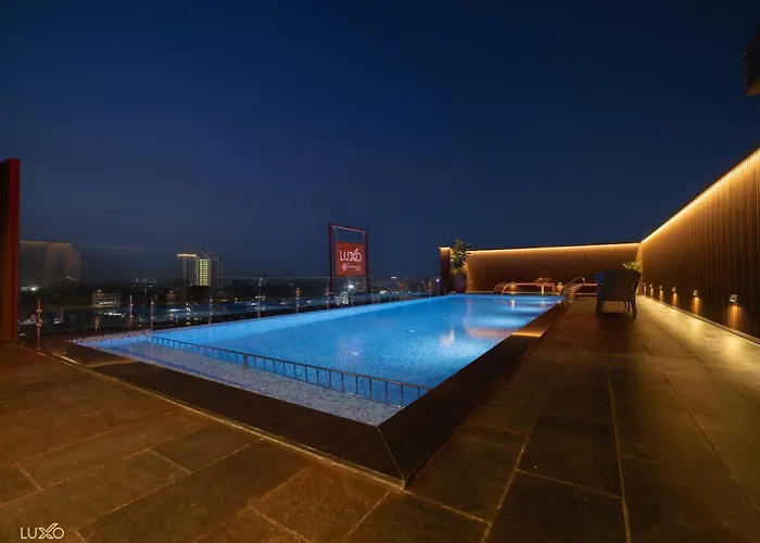 Luxo Kochi Hotel