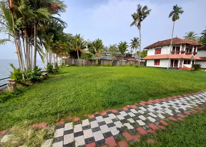 Goldfield Club & Lake Resort, Kumarakom