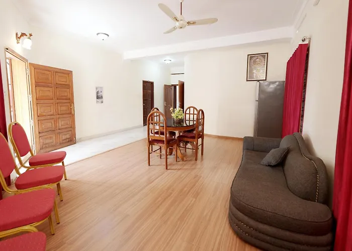 Kochi Vacation Rentals near Auckland War Memorial Museum