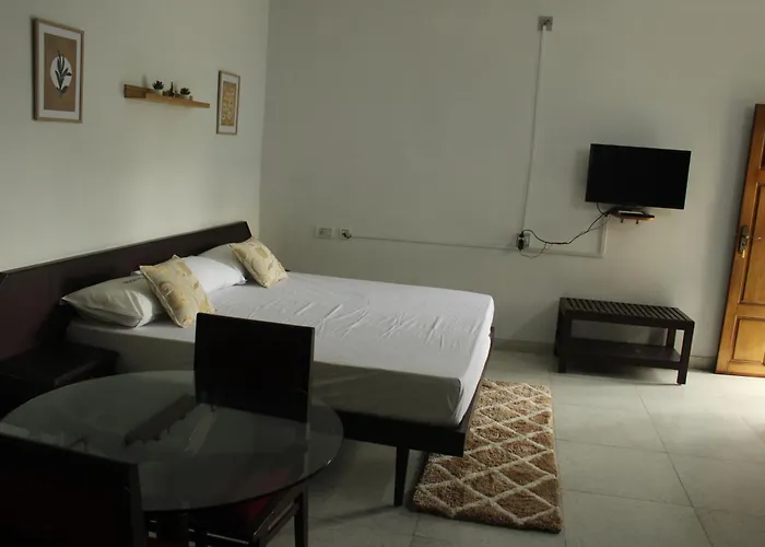 Noor Plaza Hotel Angamali