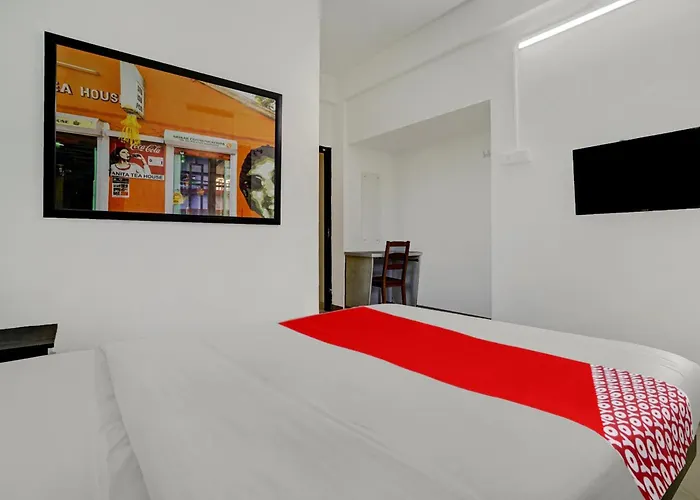 Oyo Flagship Cozy Stay Near Palarivattom Metro Station Kochi