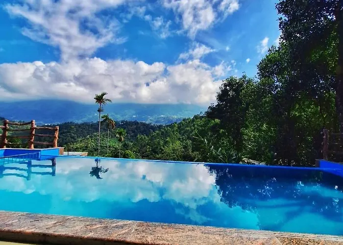 Chalona Hill View Hotel Munnar
