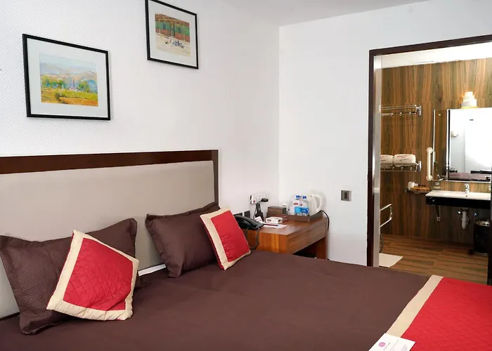 Tiruvalla Hotels