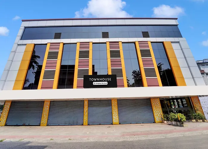 Super Townhouse Ernakulam North Hotel Kochi