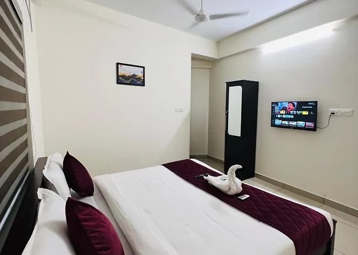 Emar Suites And Rooms Kochi