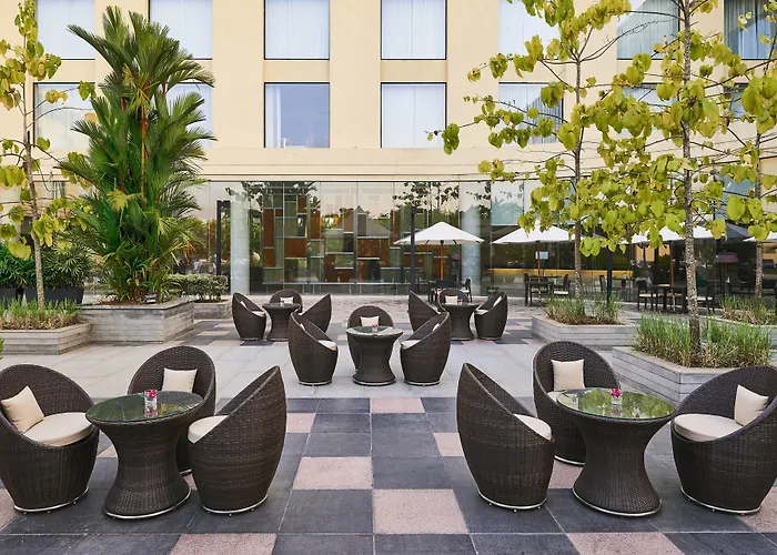 Courtyard By Marriott Kochi Airport Hotel Nedumbassery