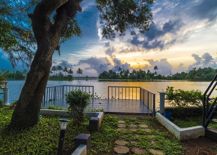 Boutique Warmth Lake Haven Alappuzha