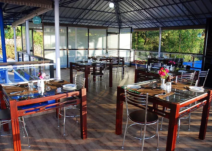 Holly Hock Bed & Breakfast Munnar