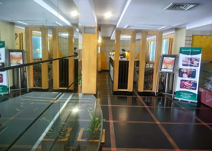 Lotus 8 Hotel Nedumbassery