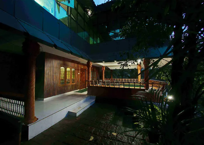Emarald Wyte Mist Hotel Munnar
