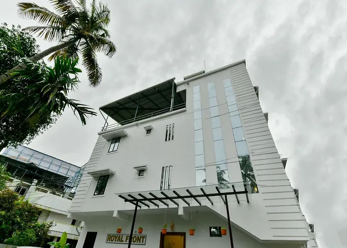 Oyo 16605 Royal Front Hotel Kochi